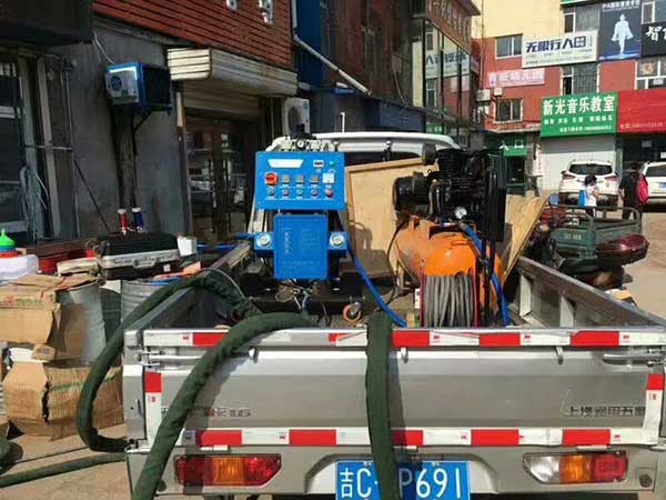 不規(guī)則物體聚氨酯噴涂機(jī) 優(yōu)勢有哪些?(圖1) 聚氨酯噴涂機(jī)在吉林公主嶺用于冷庫噴涂施工
