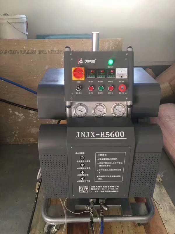 聚脲用于垃圾焚燒廠垃圾車車廂的防腐蝕(圖2) 聚脲噴涂機JNJX-H5600(液壓)