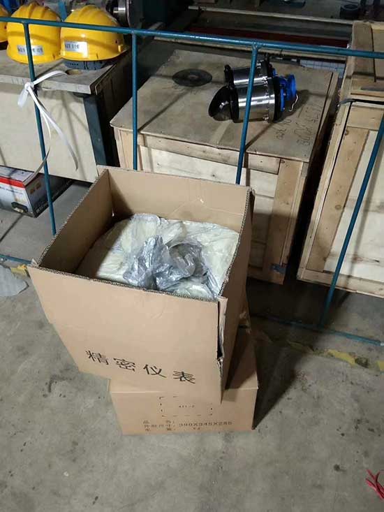 包裝箱填充聚氨酯無需開模現(xiàn)場發(fā)泡 小型聚氨酯發(fā)泡機(圖1) 包裝箱填充聚氨酯無需開模現(xiàn)場發(fā)泡